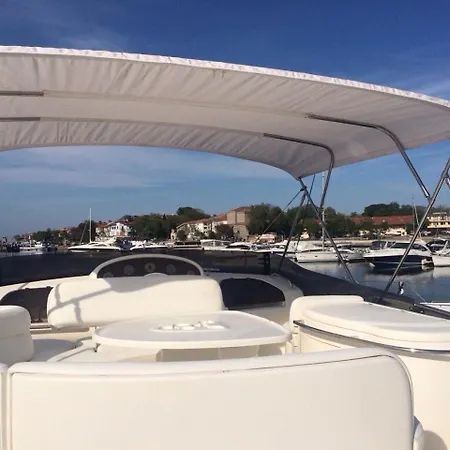 Azimut Къща-лодка