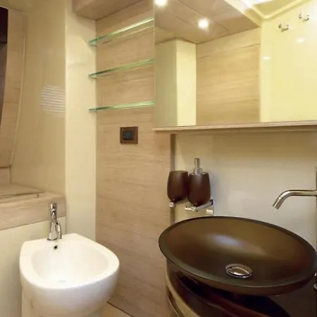 Къща-лодка Azimut